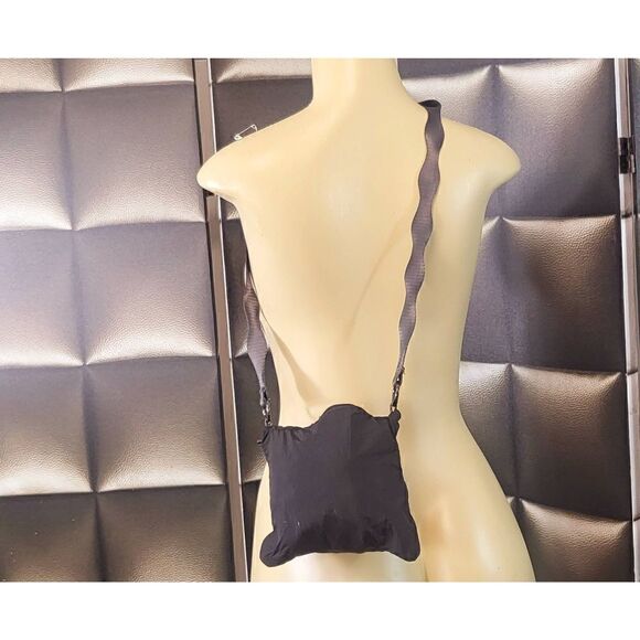 Lululemon windbreaker  - Picture 3 of 6